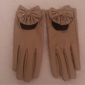 🌸TORRID FAUX LEATHER GLOVES🌸